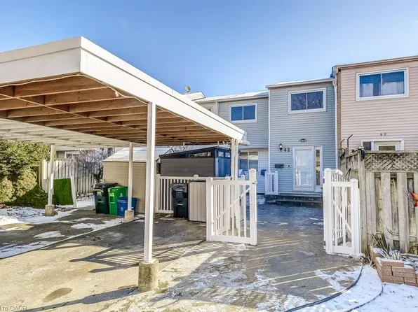 42 Frobisher Ct, Cambridge, ON N1R 6Z5