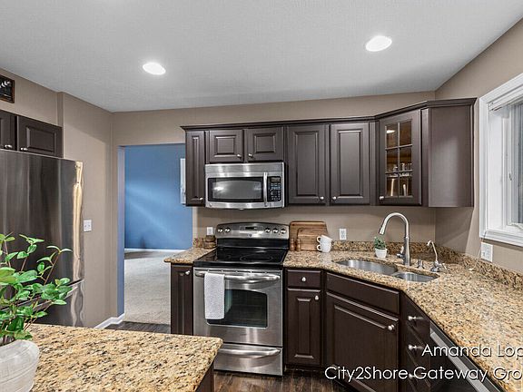 3rd image of 7657 Abby Ln SE