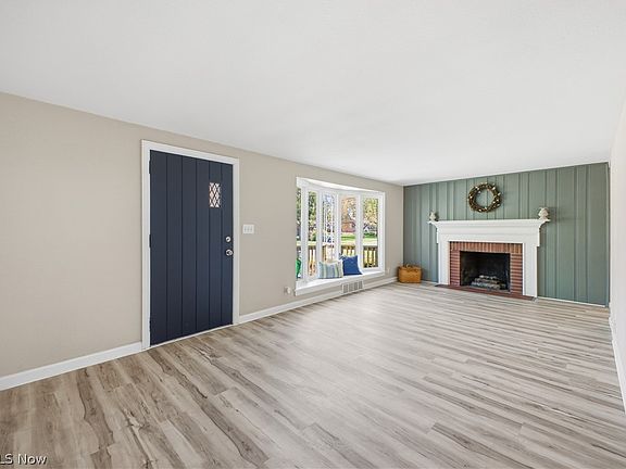 4th image of 3232 Bears Den Rd