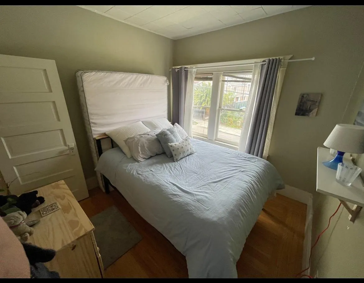 2339 Ward St — Photo 4
