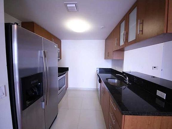5th image of 601 NE 23rd St APT 1104