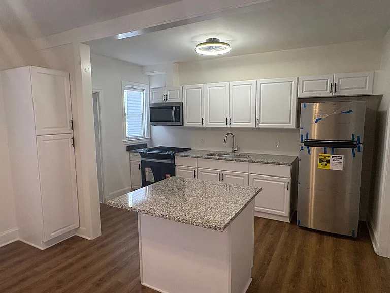 3044 Mayfield Ave — Photo 2