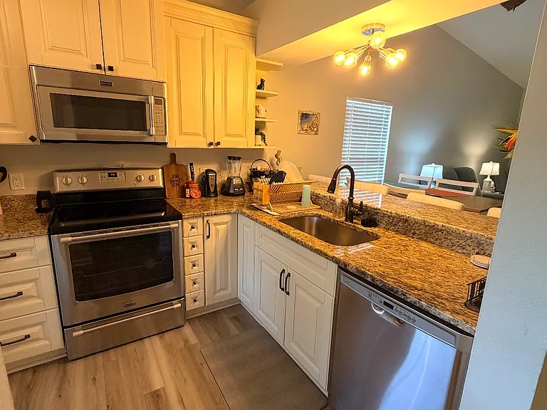 1341 Azalea Dr #1 — Photo 9