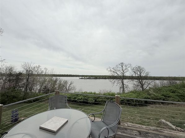 94 Quarry Riverfront Rd, Golden Eagle, IL 62036