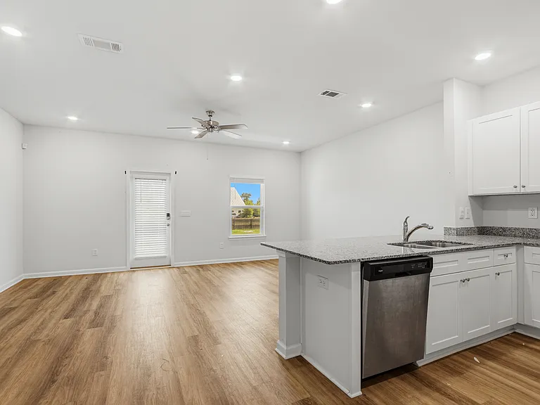 17490 Jakes Dr — Photo 2