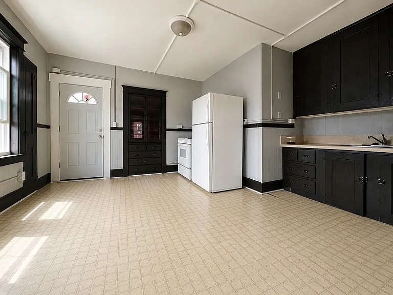 31 Chestnut St #C — Photo 6