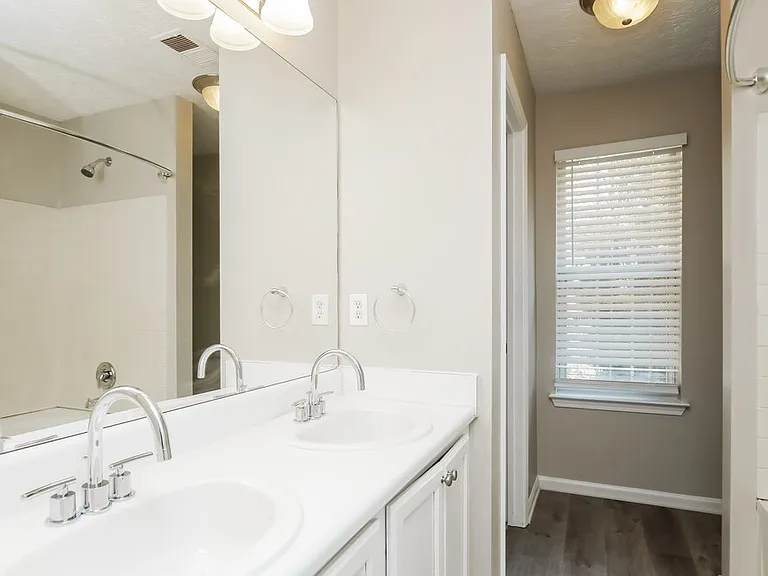 7205 Bridgeport Ct — Photo 10