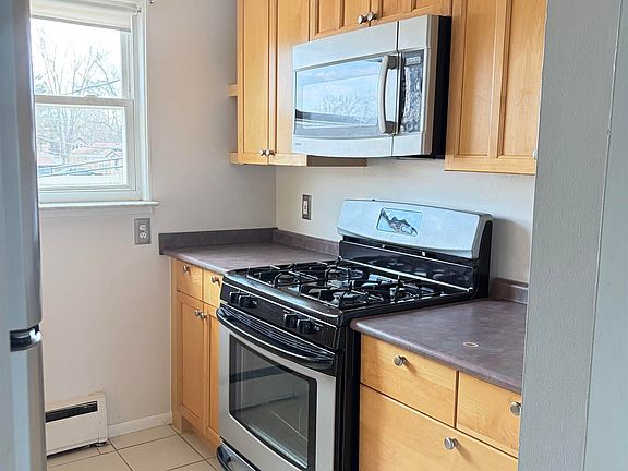 5th image of 3219 Benjamin Ave APT 11