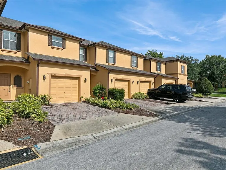 1250 Twin Trees Ln — Photo 2