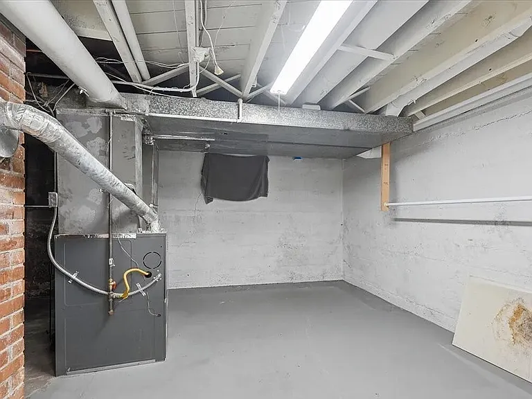 4624 N Pearl St — Photo 22
