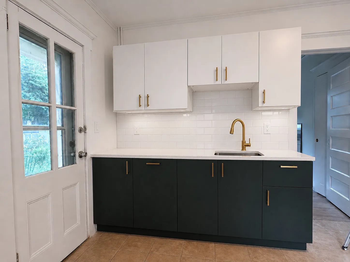 2 bed, 1050 sqft, $2,630 — Photo 2