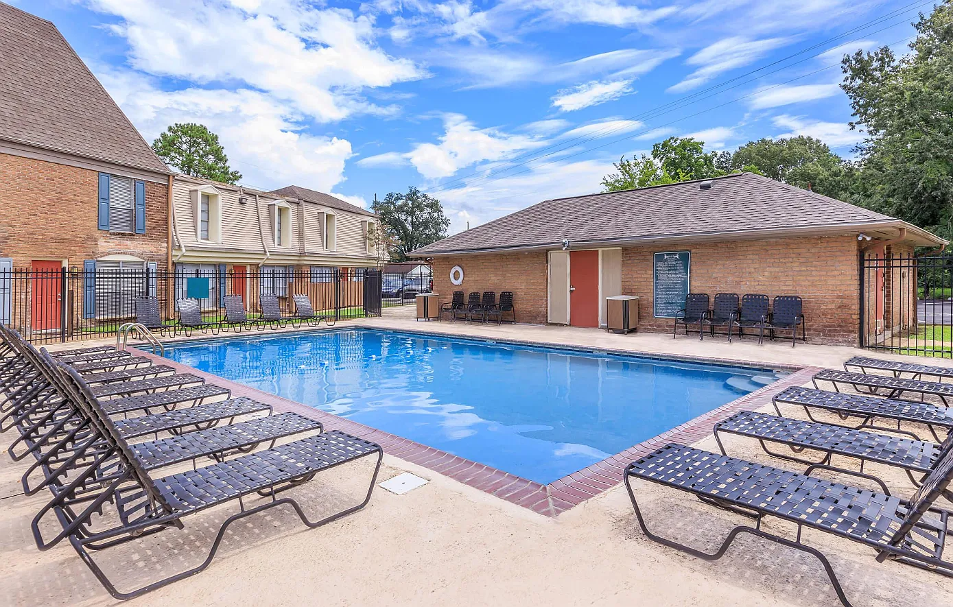 3 bed, 1296 sqft, $1,250 — Photo 1