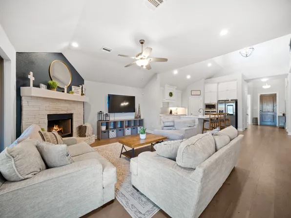 225 Lariat Trl, Waxahachie, TX 75165