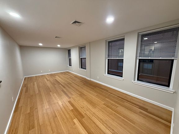 4th image of 1714 Washington St #203