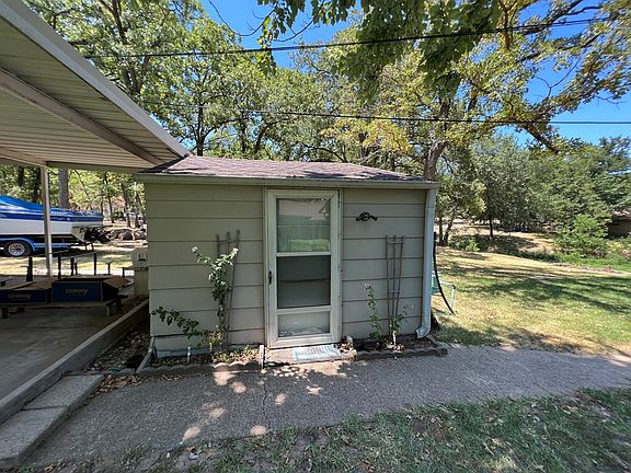 3rd image of 118 Los Peces St