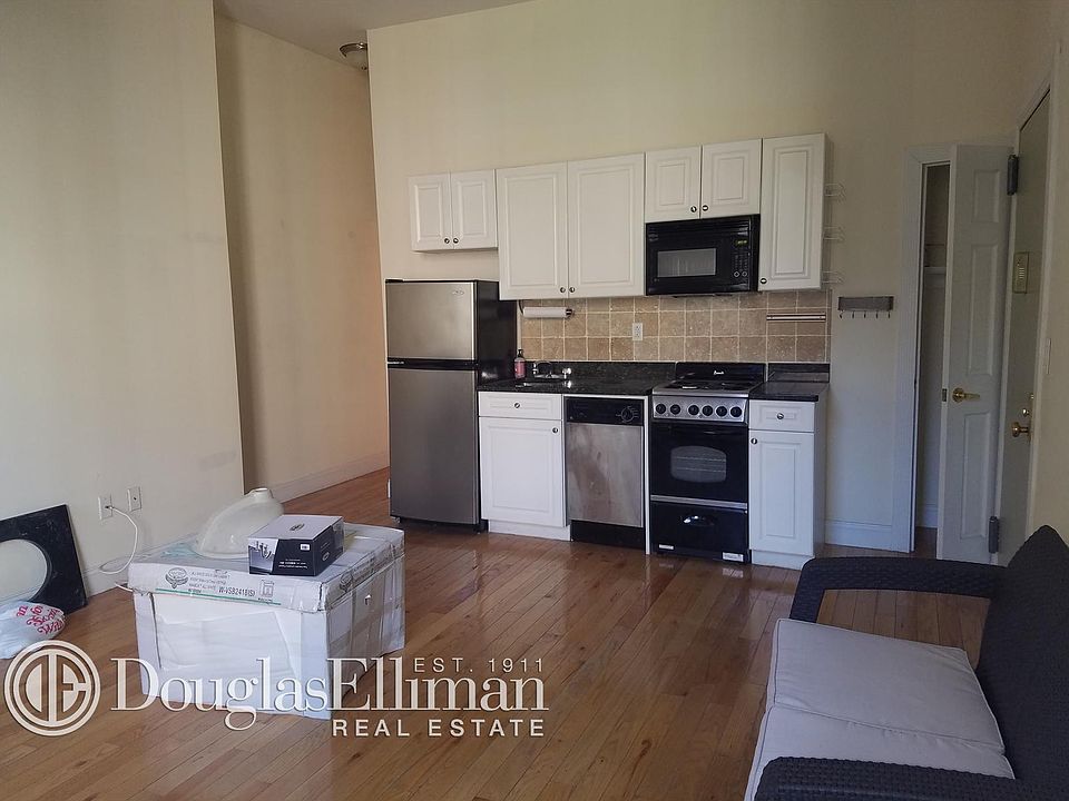 1st image of 494 Hudson St APT 2
