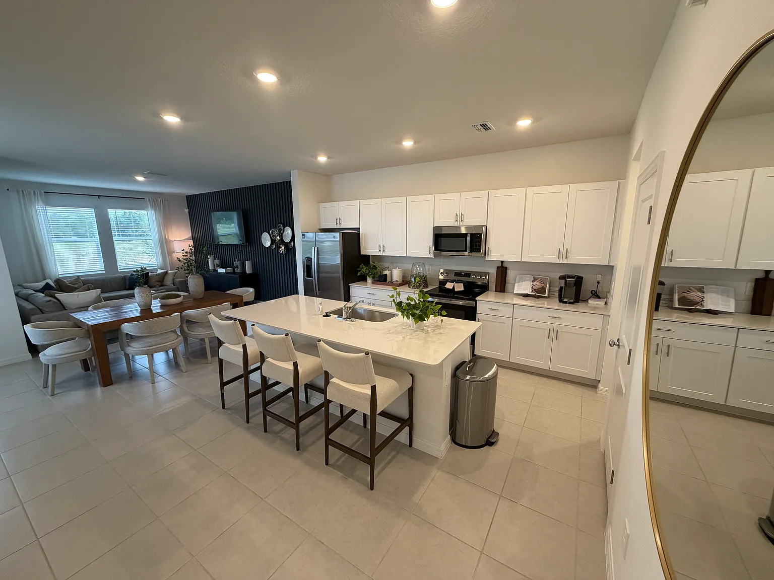 3 bed, 2.5 bath, 1807 sqft, $2,150 — Photo 2