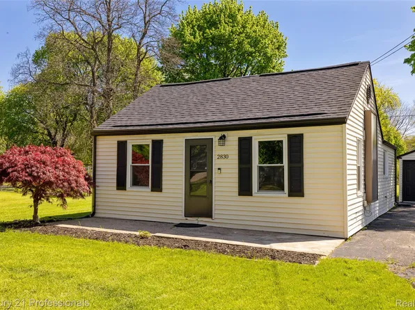 2830 Deland Rd, Waterford, MI 48329