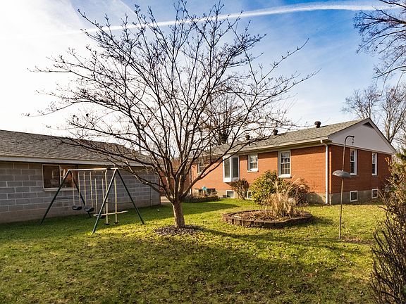 4th image of 208 Spring Garden Dr