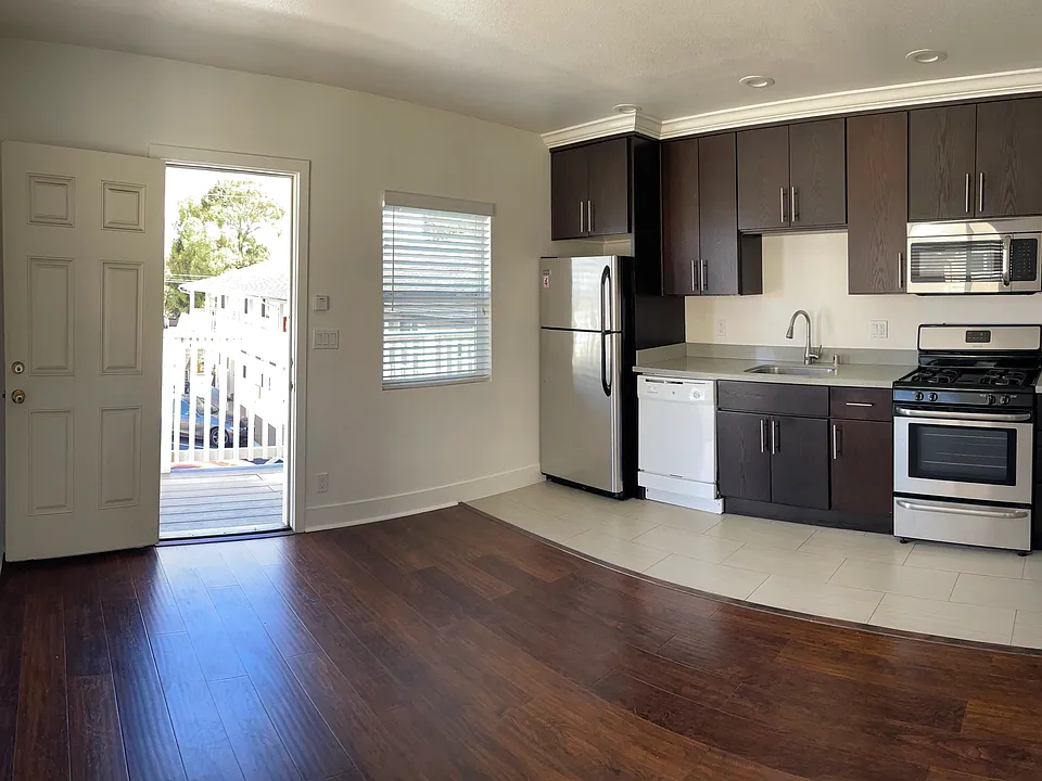 316 Van Buren St #103
