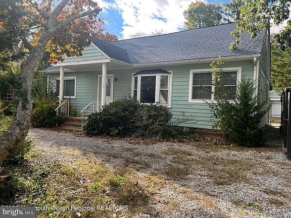 3rd image of 1751 Lakeside Dr S