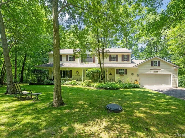 2099 Musson Rd, Howell, MI 48855