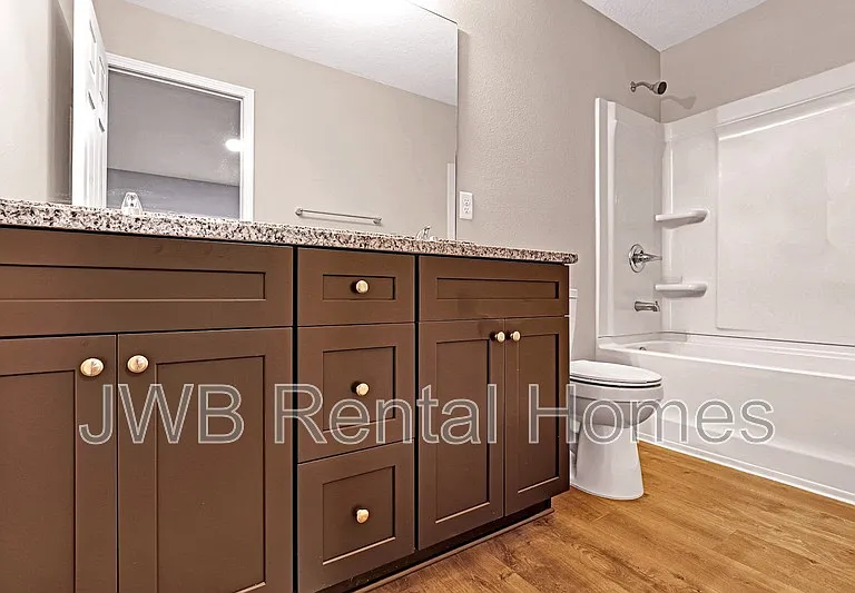 1159 W 21st St — Photo 10