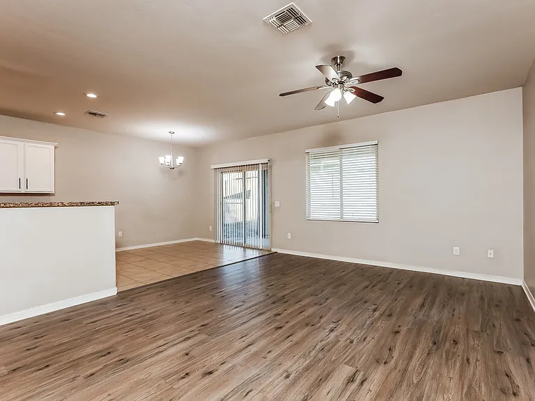 8237 W Kittiwake Ln — Photo 5