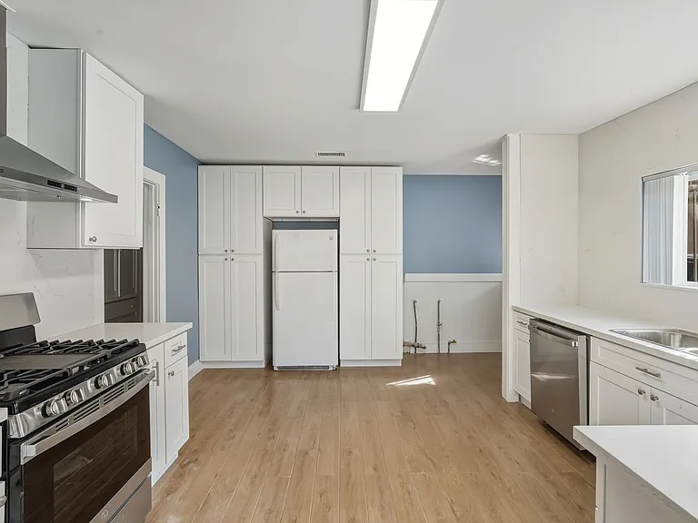 1174 N Alexandria Ave — Photo 8