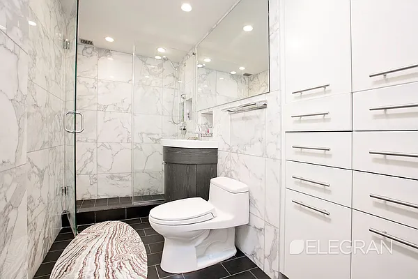 Sold by (Legacy) Elegran | media 4