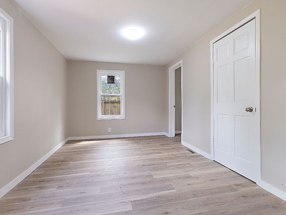 3rd image of 901 N Horace Ave