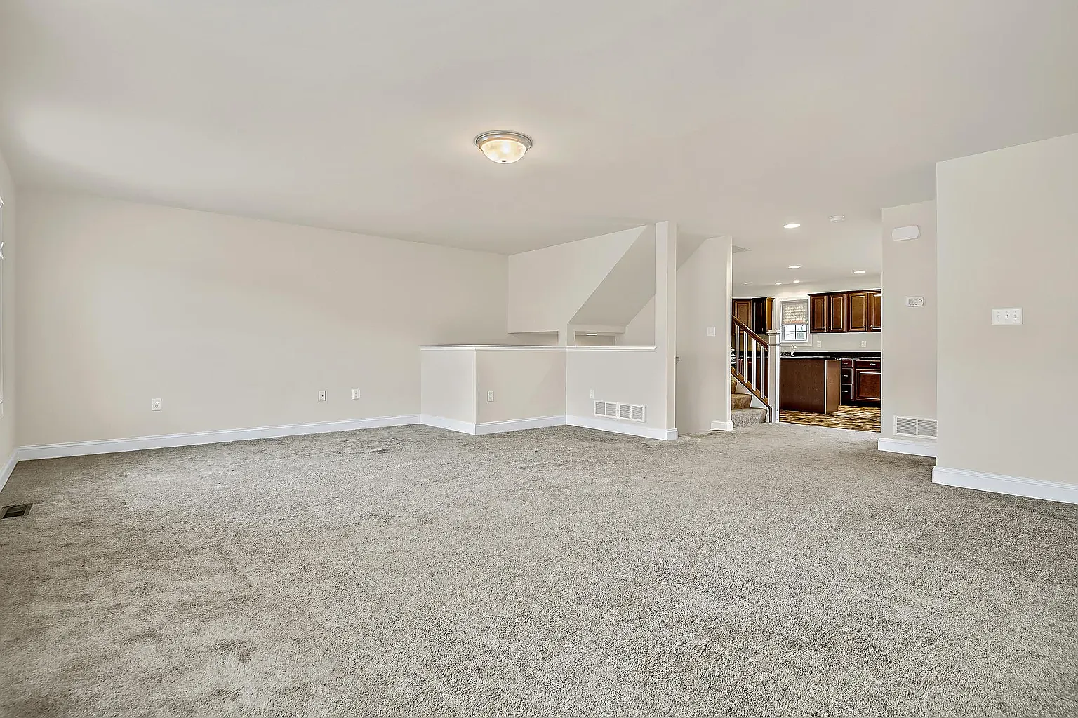 3 bed, 2.5 bath, 2520 sqft, $2,515 — Photo 3