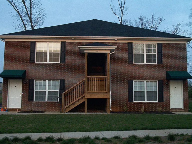 105 Stockton Ct — Photo 1