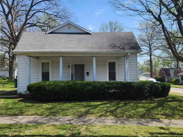 220 S Saint Clair St, Lebanon, IL 62254