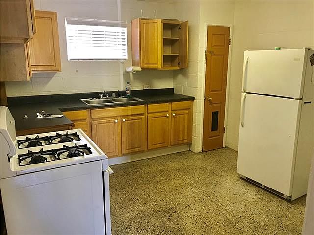 1st image of 650 Manhattan Blvd