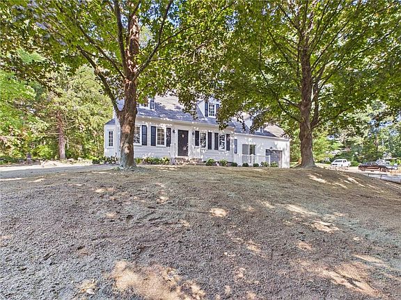 3rd image of 229 Hunt Ave
