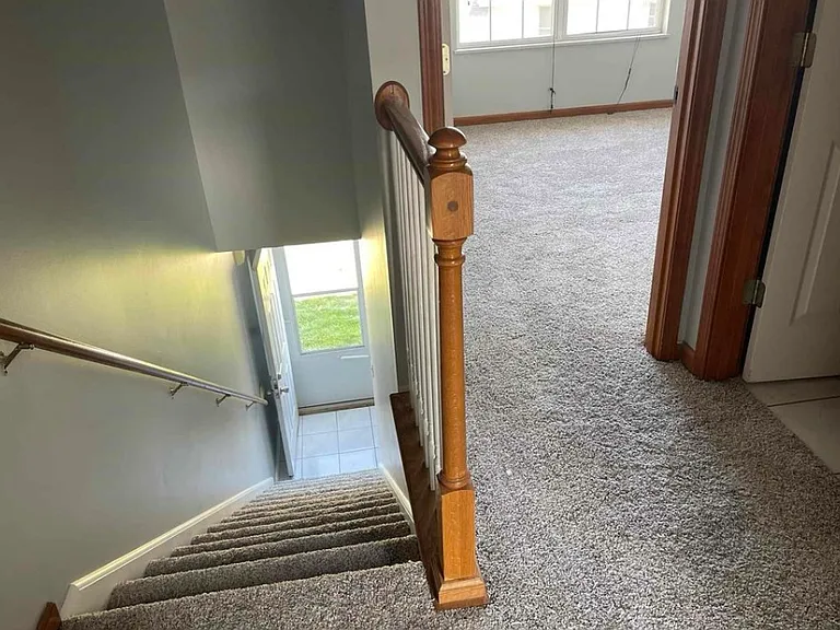 162 Jennifer Ct — Photo 2