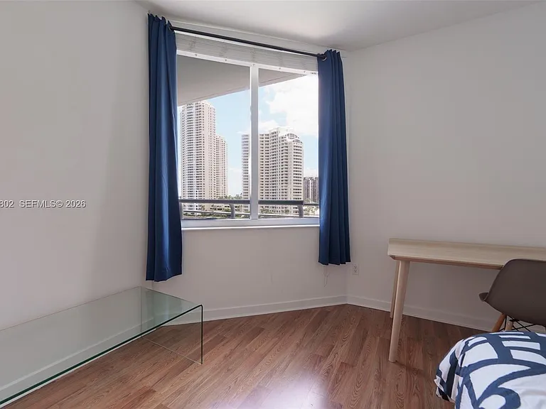 325 Biscayne Blvd #821 — Photo 7