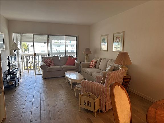 5th image of 440 Paradise Isle Blvd APT 304