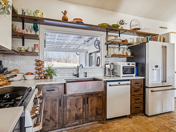 13th image of 3402 Blackburn Rd