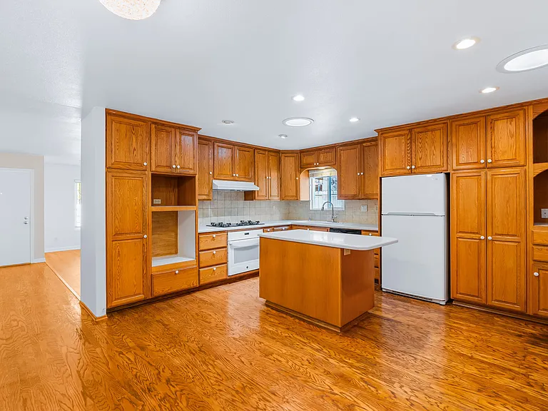 2039 Village Wood Rd — Photo 18