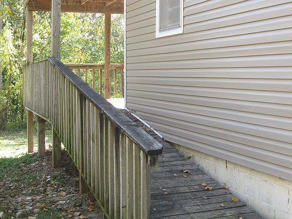 2nd image of 609 S Grand
