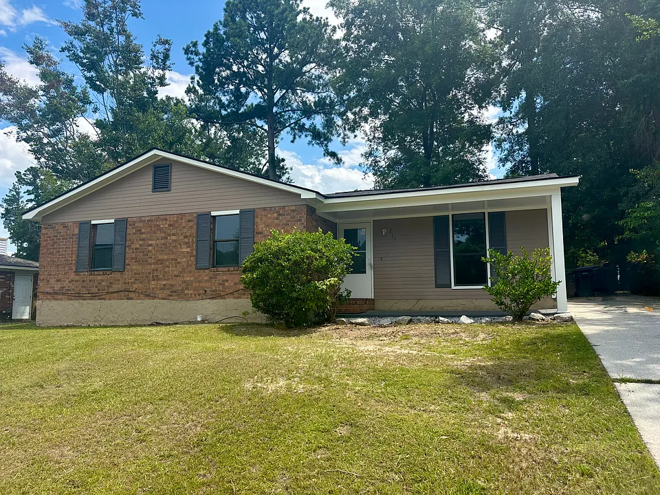 2718 Bennington Dr