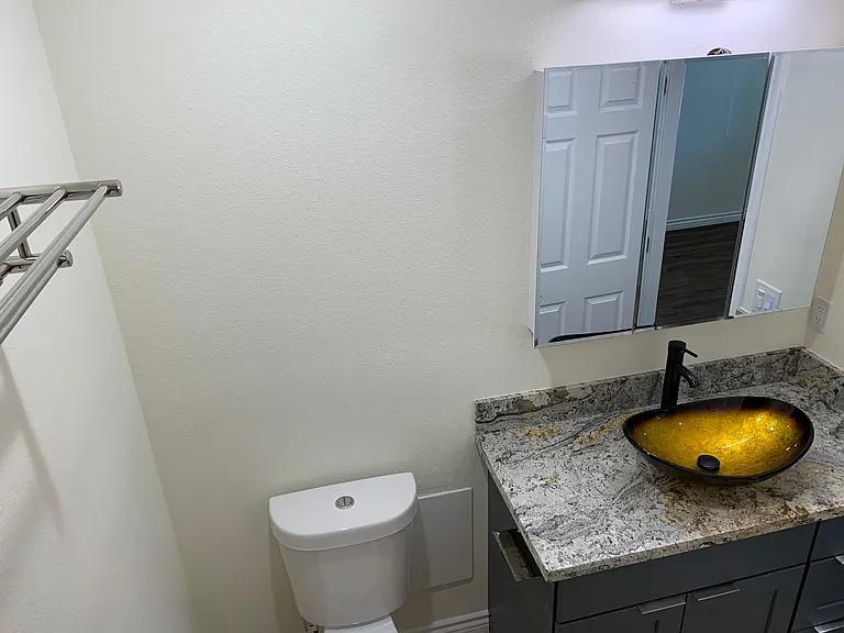 4730 Mission Bay Dr #F — Photo 15