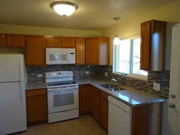2nd image of 3263 Olive St