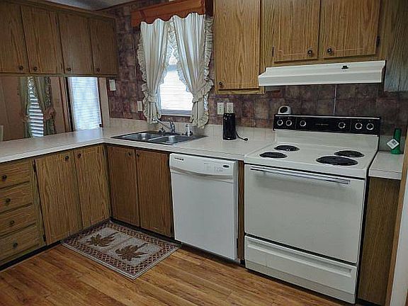 3rd image of 4656 Yacht Ave #101