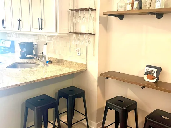 422 Bloomfield Street image 7 of 14