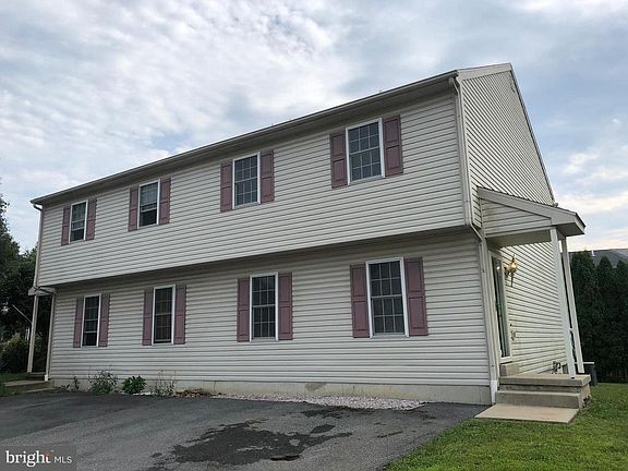 2nd image of 212 Evergreen Ln