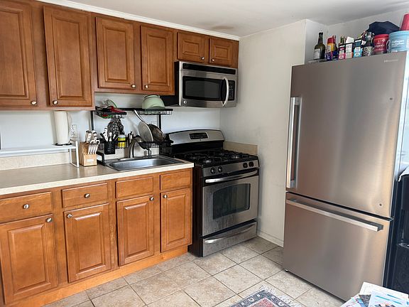 2nd image of 151 W 4th Ave #3