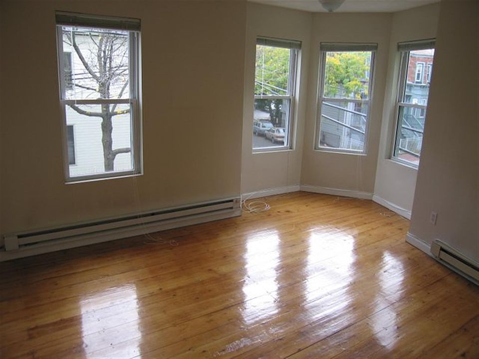 1st image of 235 Columbia St #2